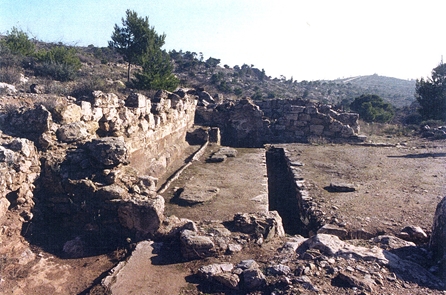 Αρχαία Εργαστήρια στην κοιλάδα Αγίας Τριάδας.