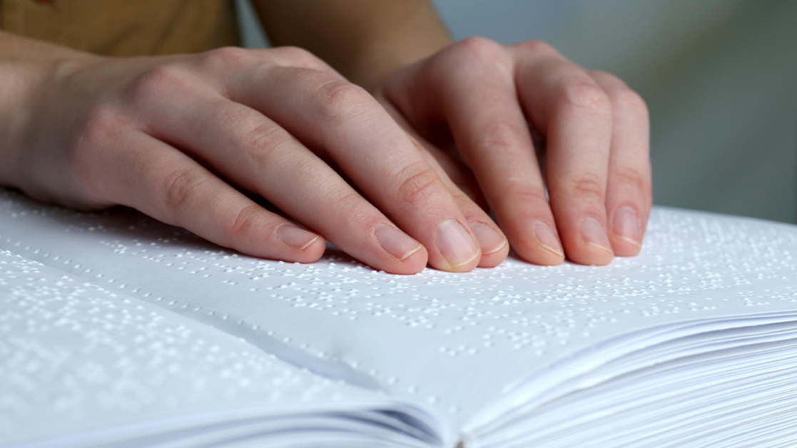 mia-imera-ston-kosmo-mpraig-1120