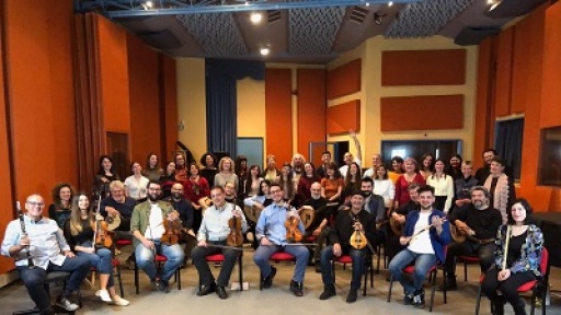 tragoudia-kai-painemata-400