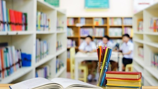 vivliosinantiseis-400