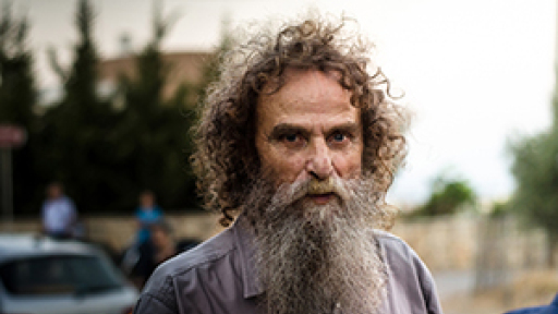 ntokimanter-mia-oikogeneiaki-ypothesi-300