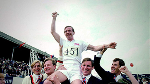 oi-dromoi-tis-fotias-400