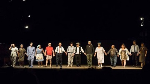 theatriki-parastasi-opous-palia-400