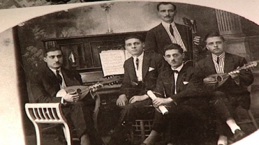 smirnaiiko-politiko-tragoudi-400