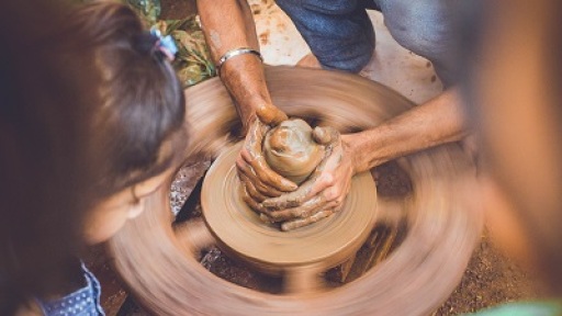 apo-ton-pilo-stin-texni-400