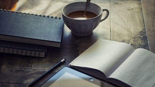 apo-to-xarti-stin-othoni-400