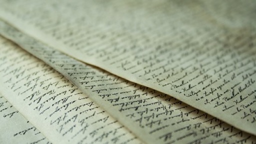 poli-simeio-sinantisis-400