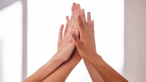 yfainontas-thn-istoria-ths-gynaikas-1120